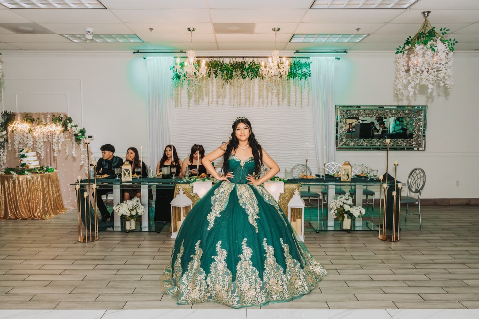 Quinceañera — Ariana retrato Vive Banquet Hall