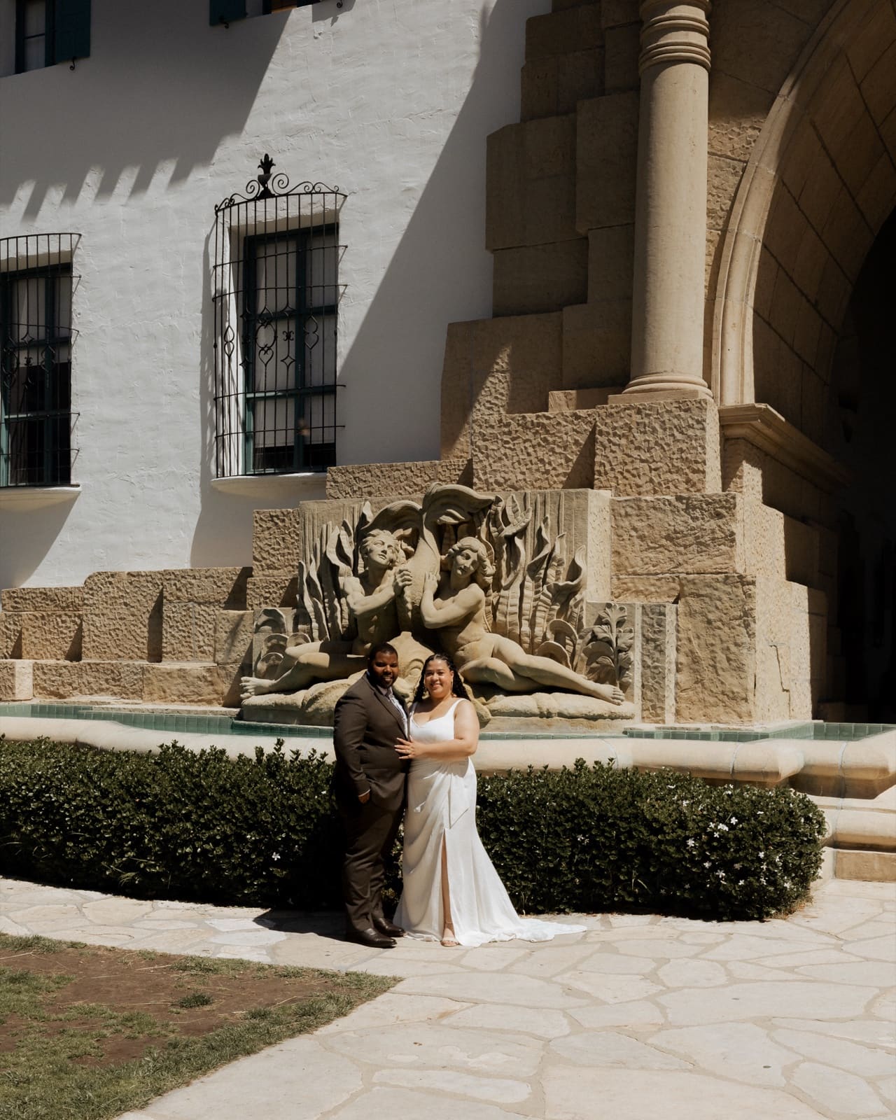 Bride on the courthouse steps, wide