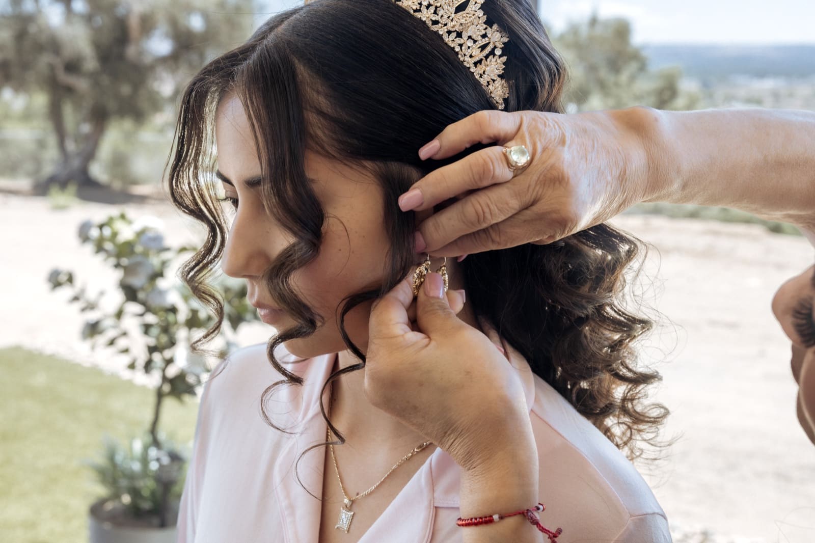 Retrato de la quinceañera con luz de mañana