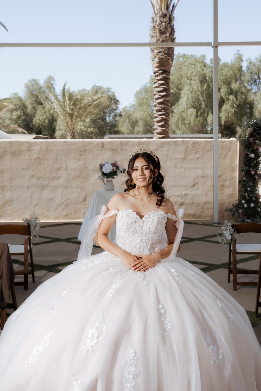 Sentada en la recepción de Rancho Quitasueños