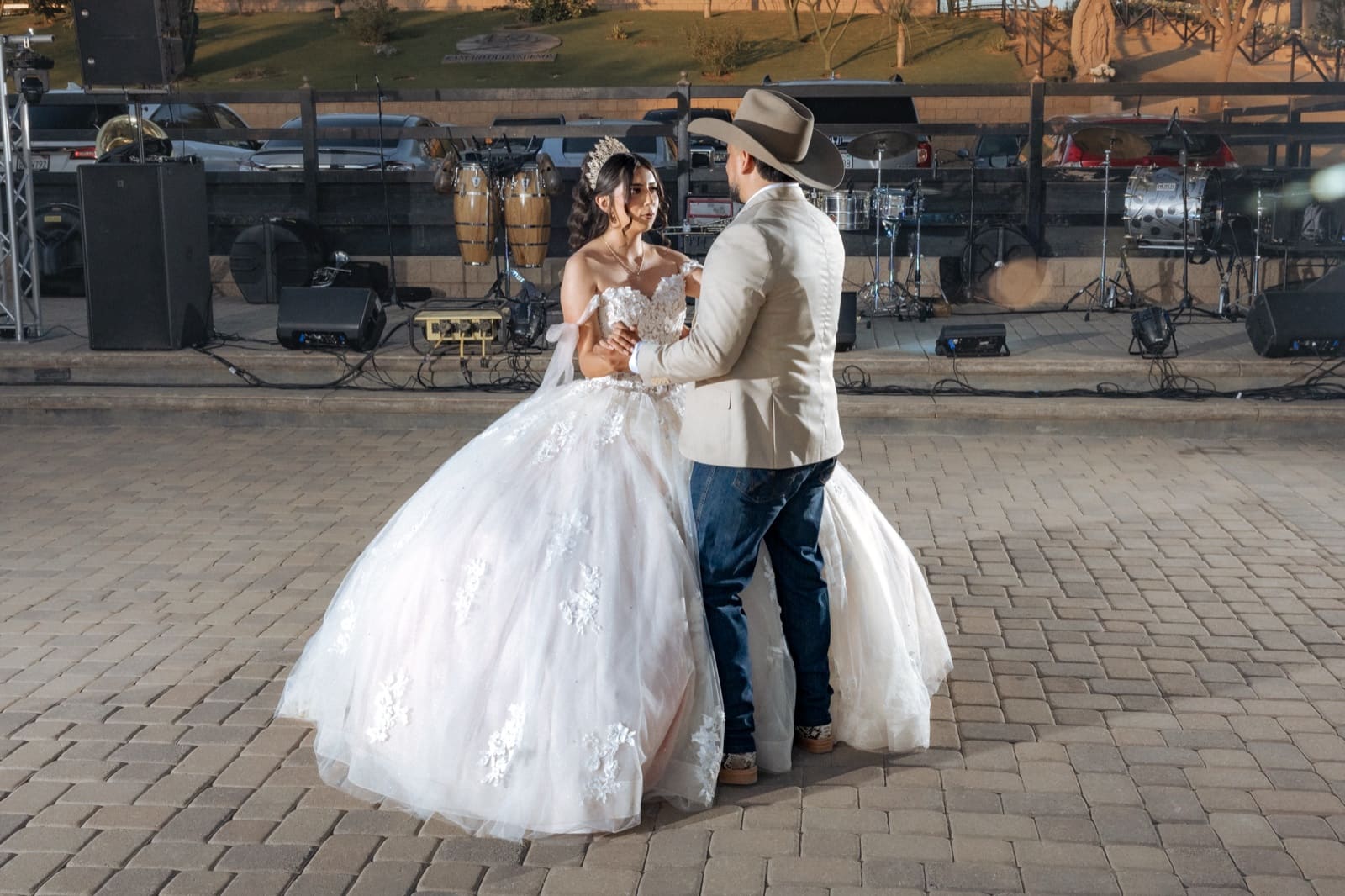 Bailando el vals con su papá