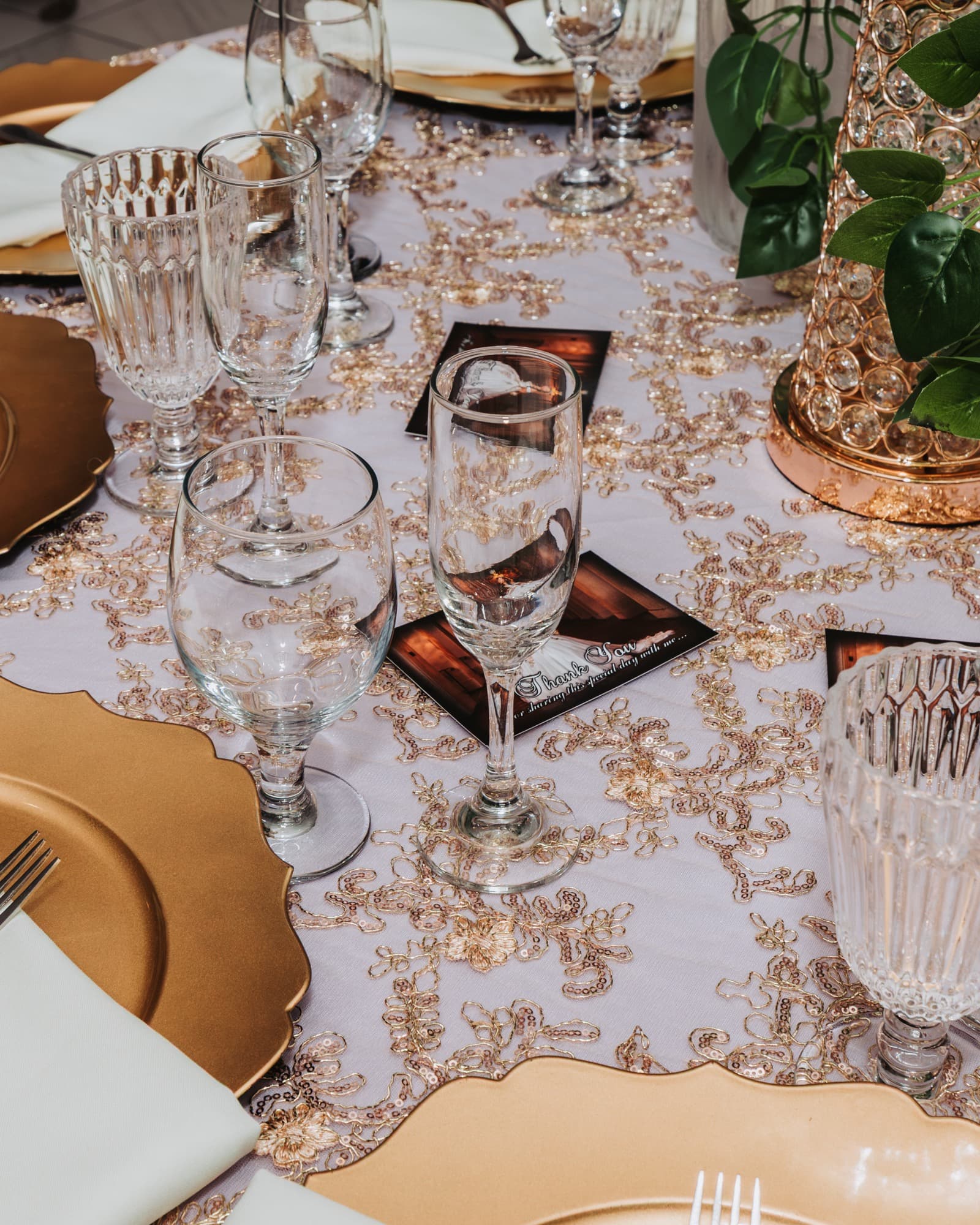Detalle de mesa en una quinceañera en el Inland Empire